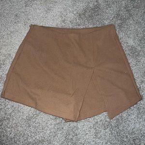 Tan skort with slit. Size: M